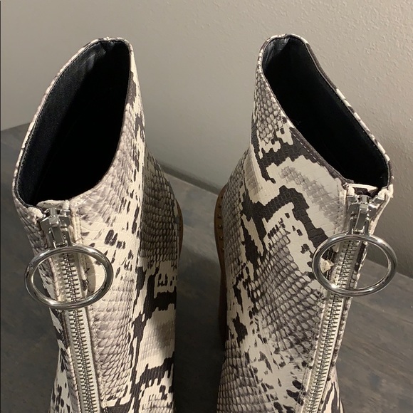 Misguided Snakeskin Ankle Heel Boots Front Zipper - Picture 4 of 16